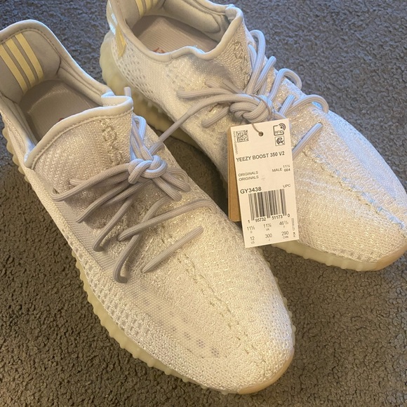 Brand new unworn yeezy adidas boost 350 V2 Man 12